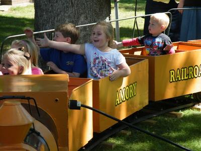 children getting off train